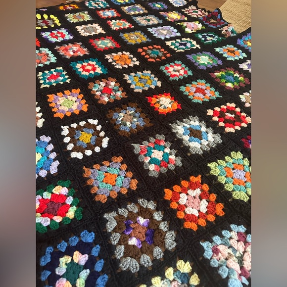 vintage handmade granny square crochet blanket - Picture 3 of 5